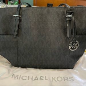 Michael Kors Jet Set Tote